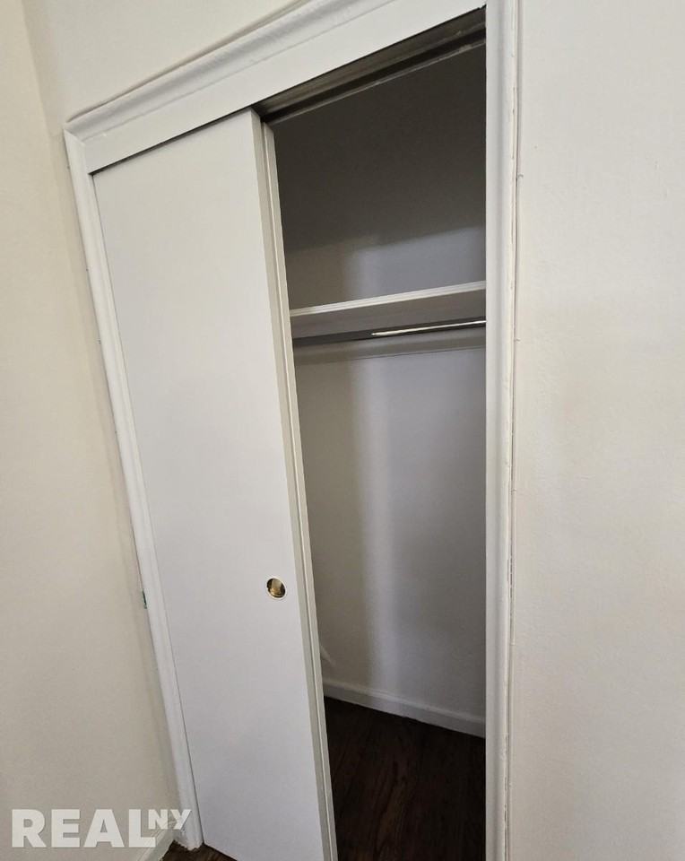 E 89th St #A - Photo 3 of 6