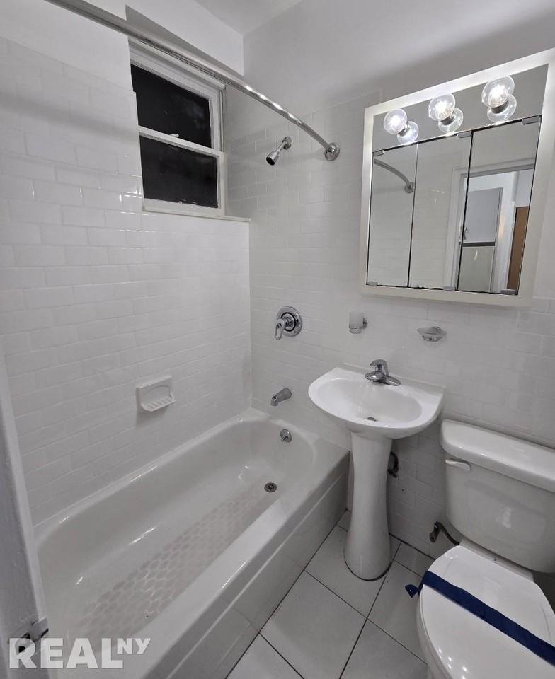 E 89th St #A - Photo 4 of 6