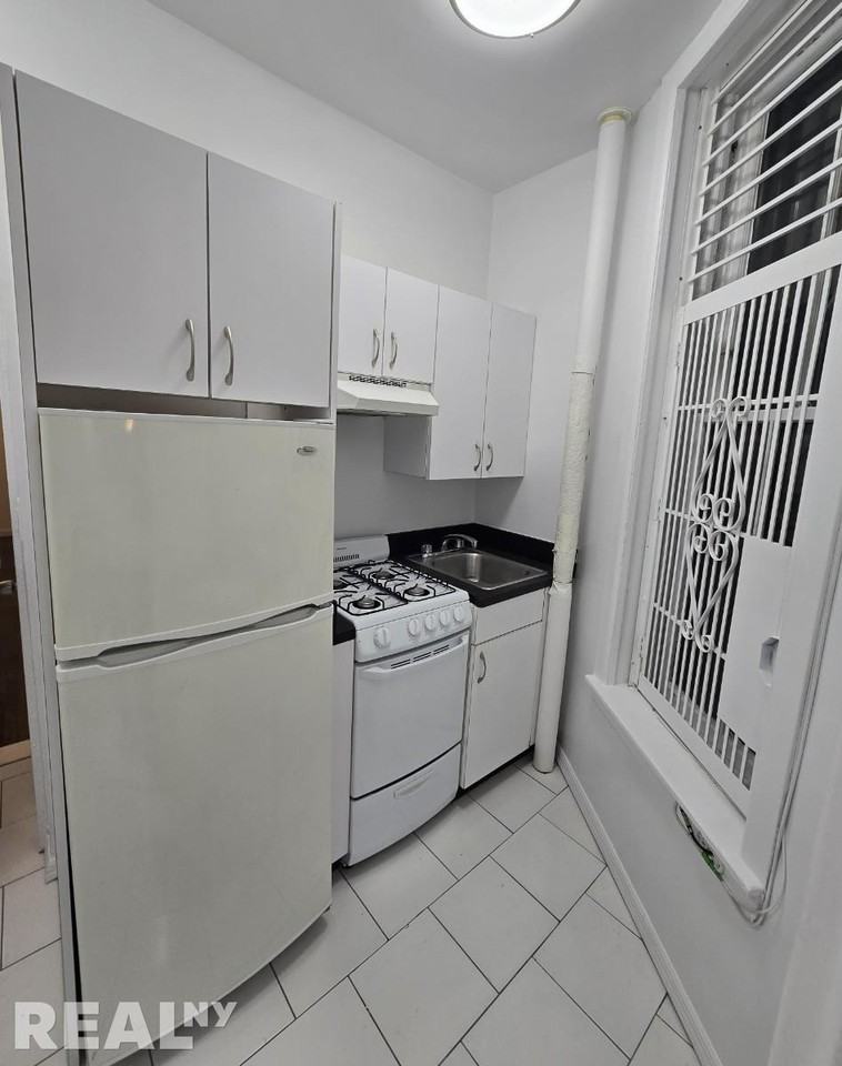 E 89th St #A - Photo 5 of 6