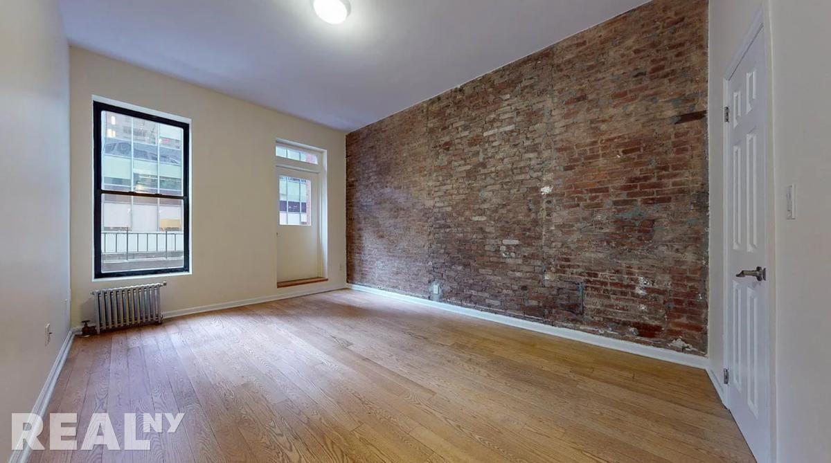 54 W 56th St #4A - Photo 3 of 6