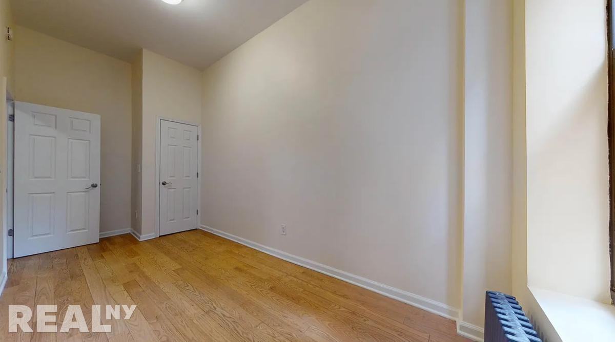 54 W 56th St #4A - Photo 4 of 6