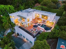 featured image of 8854 Hollywood Hills Rd