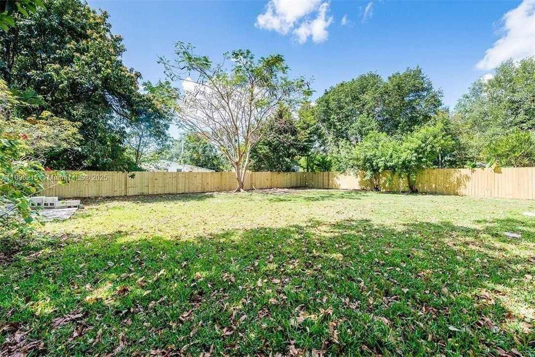 7830 Sw 99th St - Photo 2 of 10