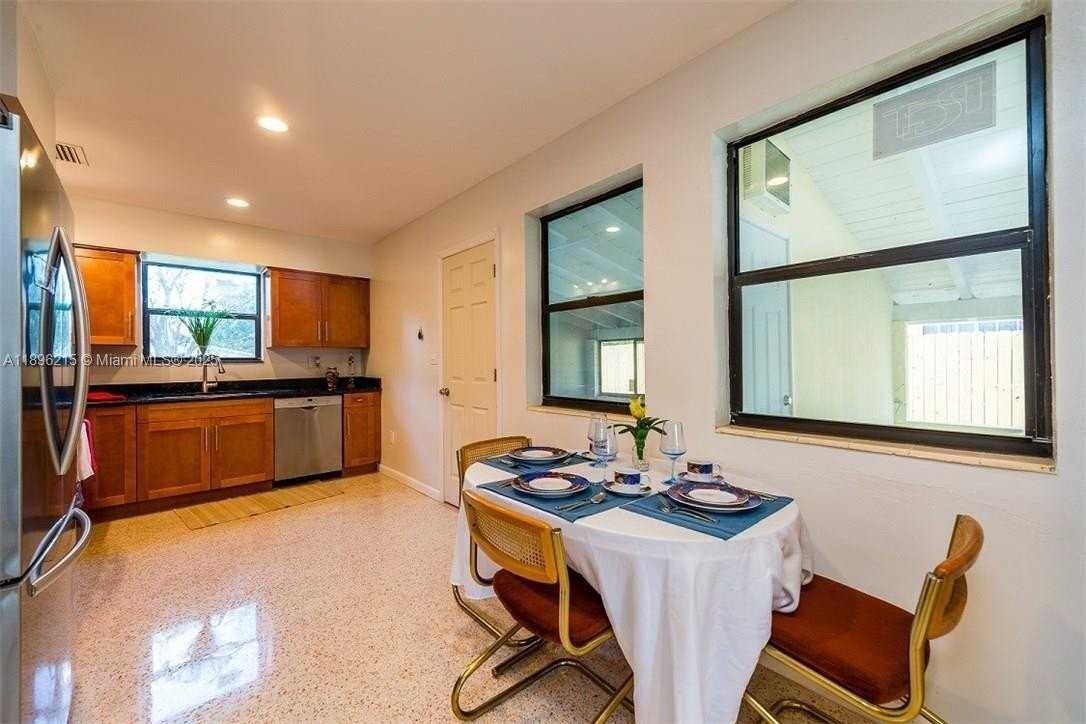 7830 Sw 99th St - Photo 4 of 10