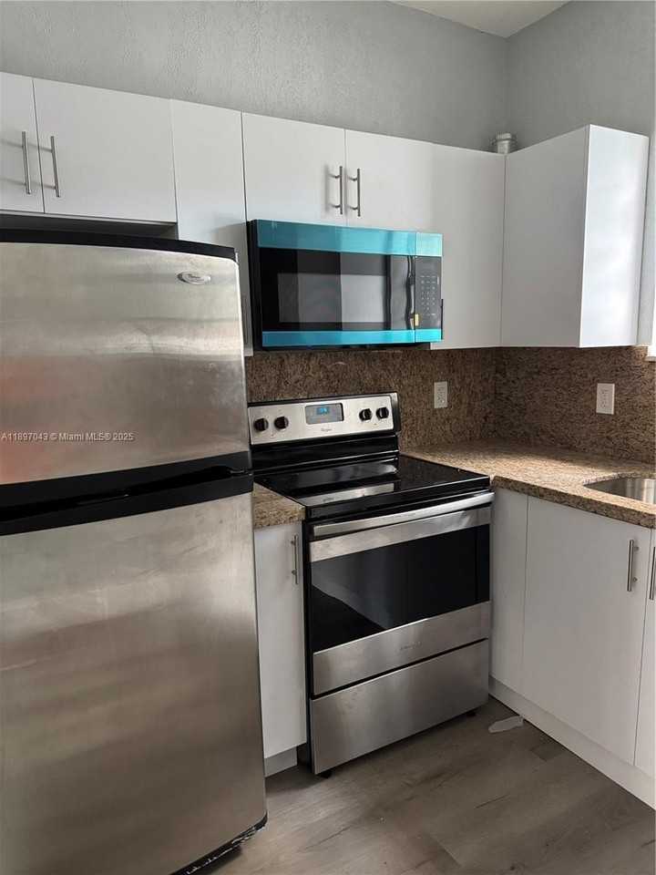 555 Northwest 100th Terrace #4 - Photo 6 of 18