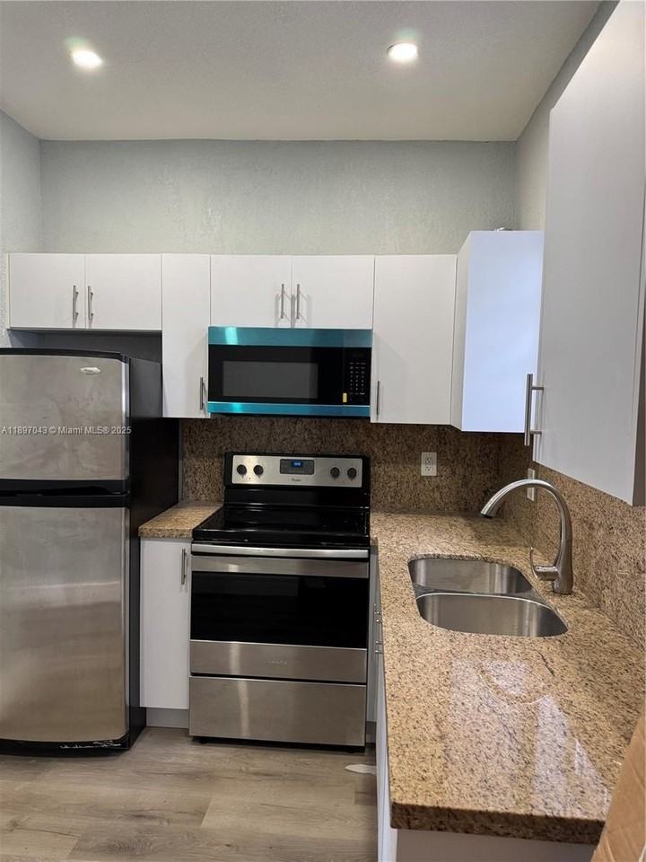 555 Northwest 100th Terrace #4 - Photo 7 of 18