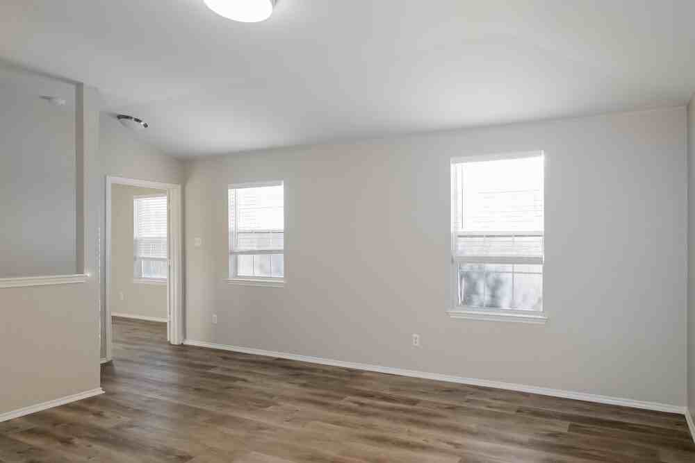 233 Waterloo Dr - Photo 7 of 17