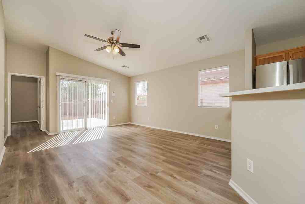 4833 River Splash Avenue - Photo 3 of 16