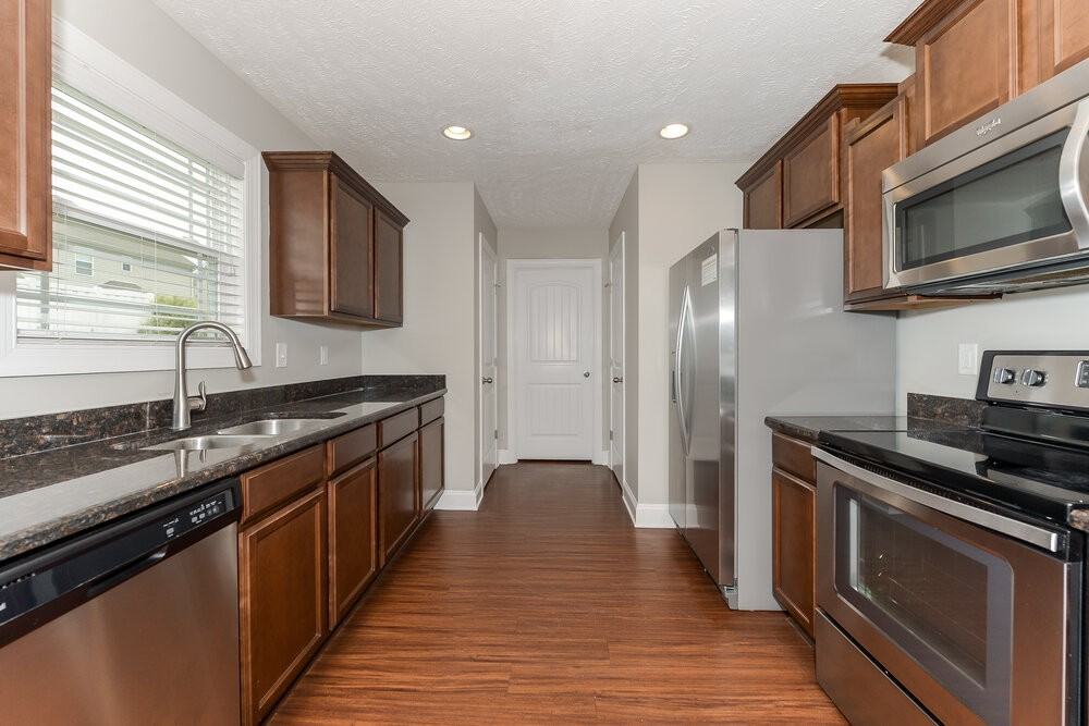1028 Tammy Sue Ln - Photo 6 of 16