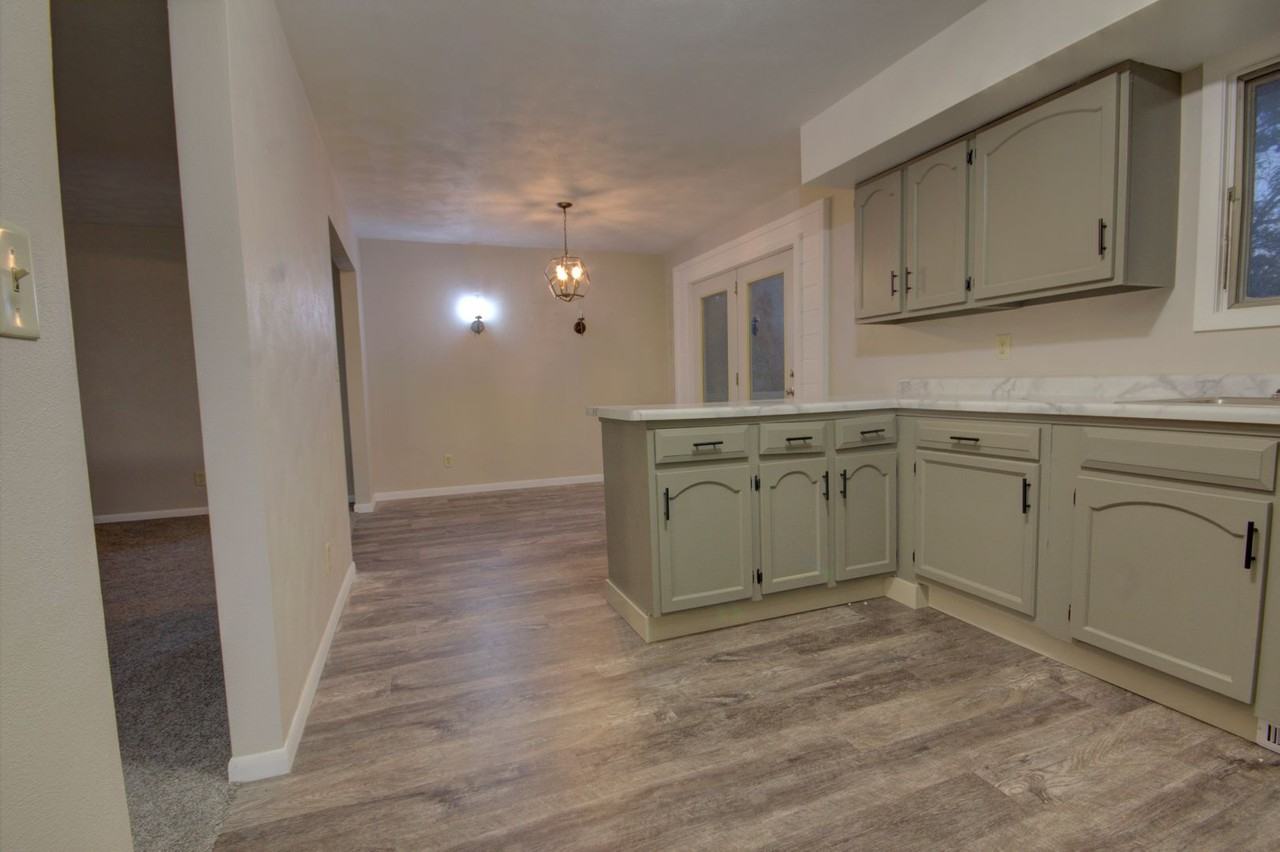 53 Sunny Hill Drive - Photo 4 of 24