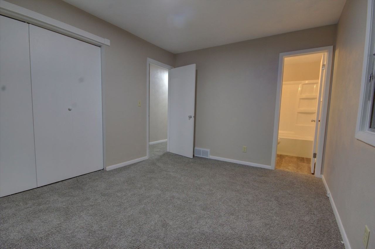 53 Sunny Hill Drive - Photo 7 of 24