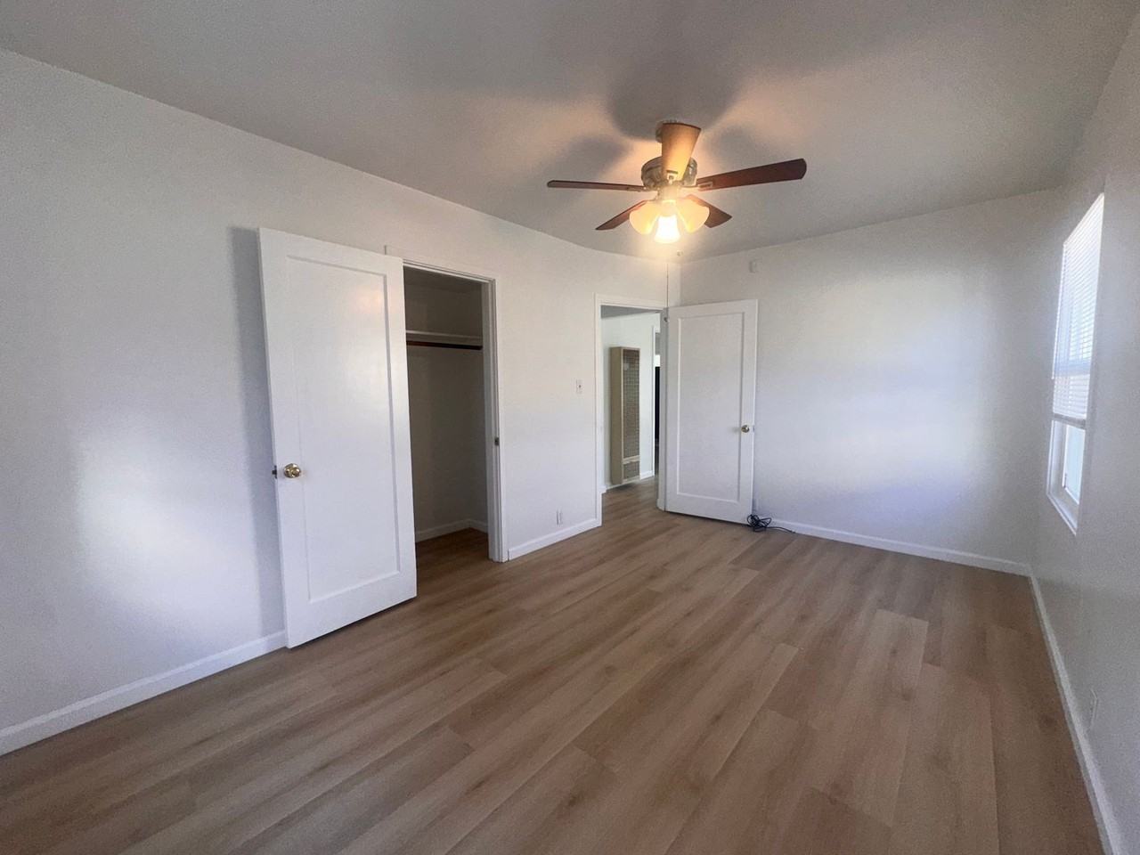 940 29th St - Photo 2 of 19