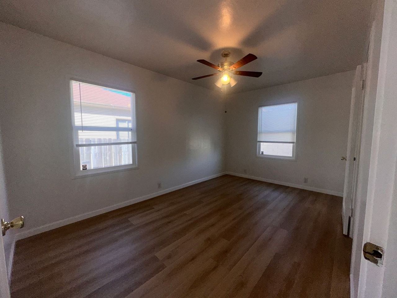 940 29th St - Photo 3 of 19