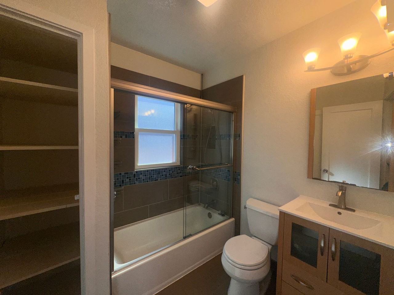 940 29th St - Photo 5 of 19