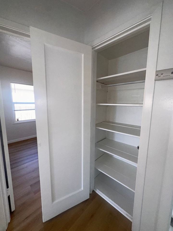 940 29th St - Photo 6 of 19