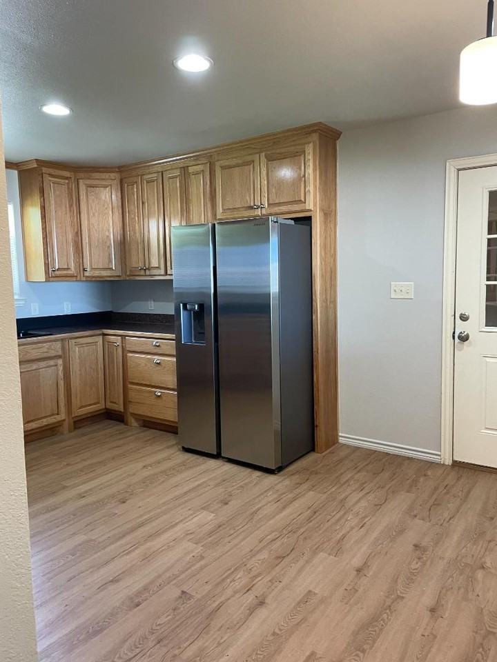 2105 W Pearl St - Photo 2 of 11