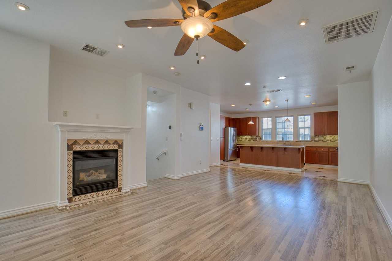 2706 Black Locust Ct - Photo 4 of 11