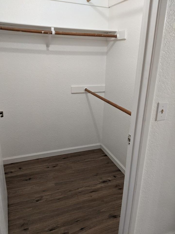 1320 Lakewood Ave - Photo 6 of 10