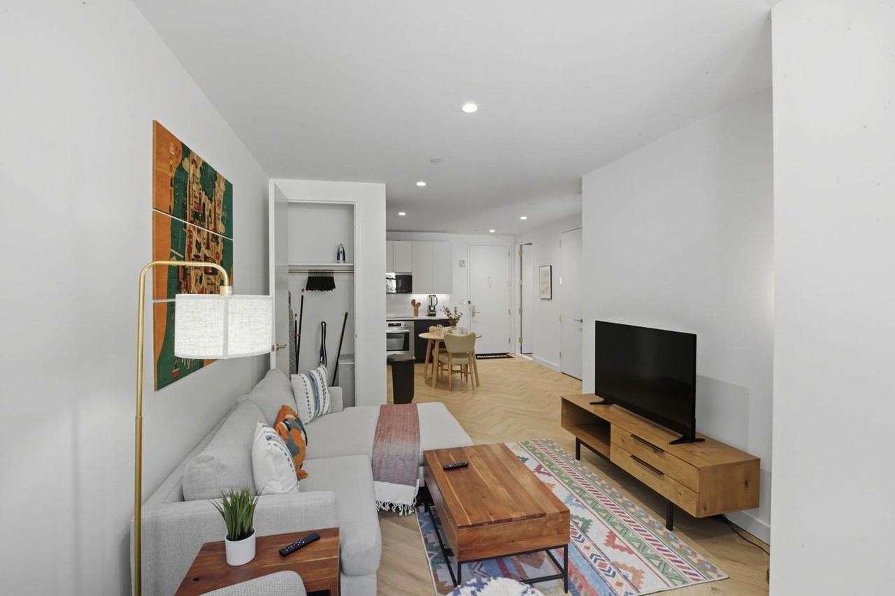 980 6th Avenue - Photo 2 of 59