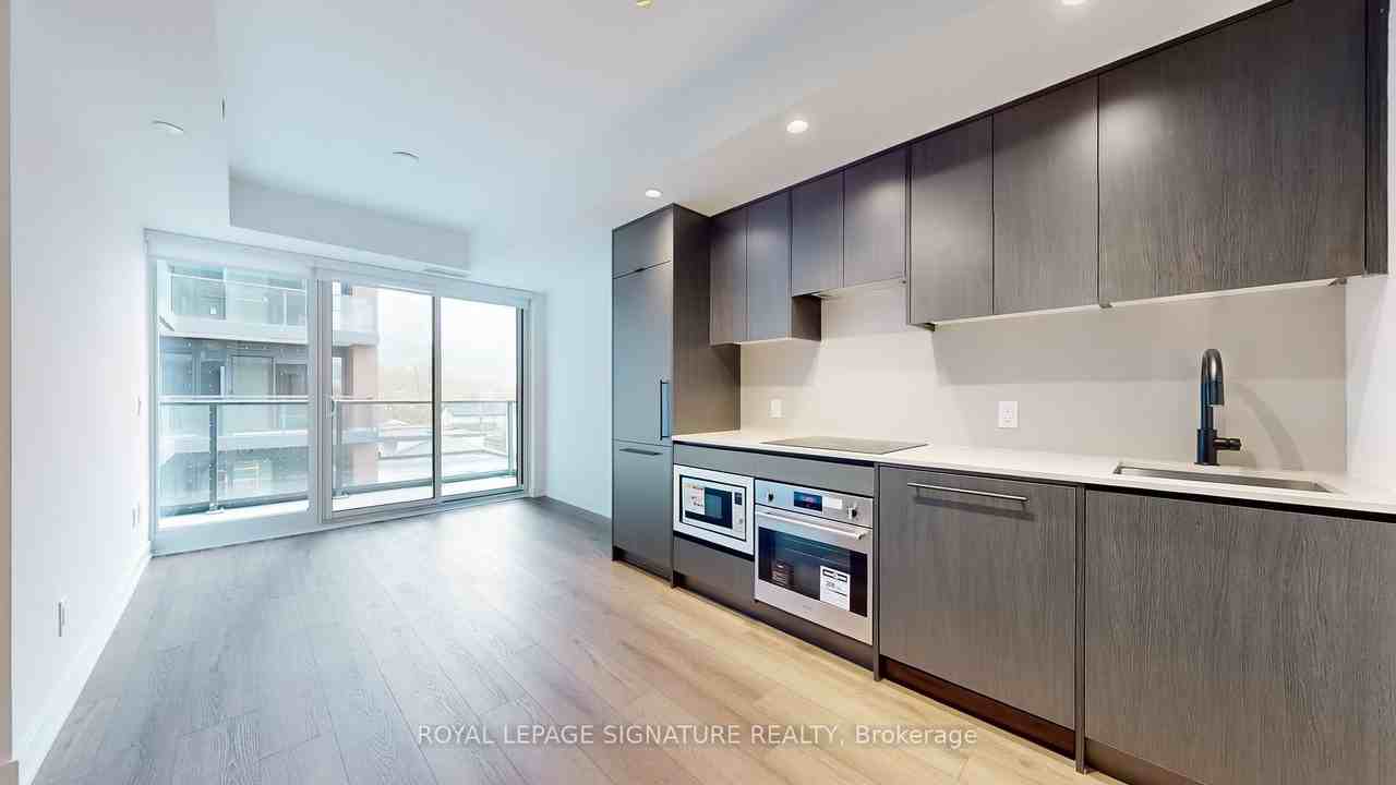 Ossington Ave & Dundas St W - Photo 2 of 7