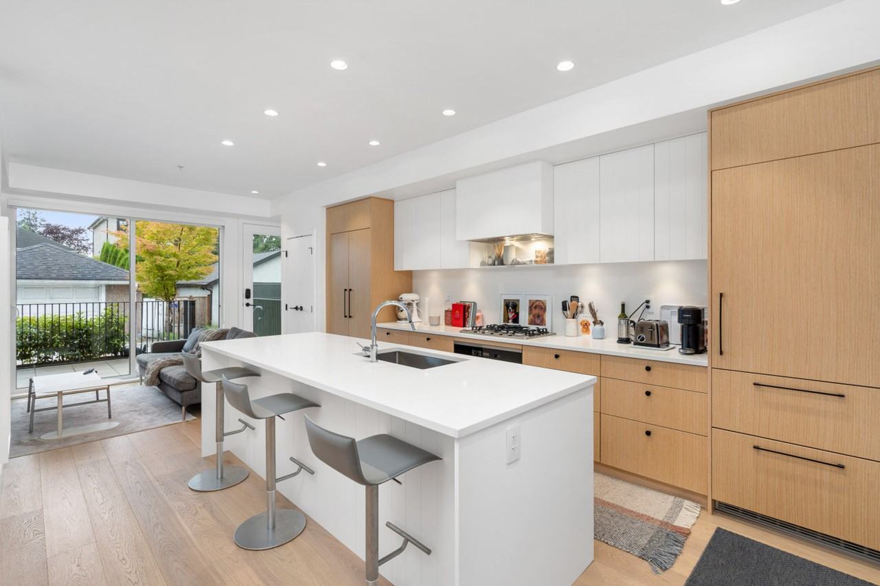 90 West King Edward Ave #1281083P - Photo 4 of 22