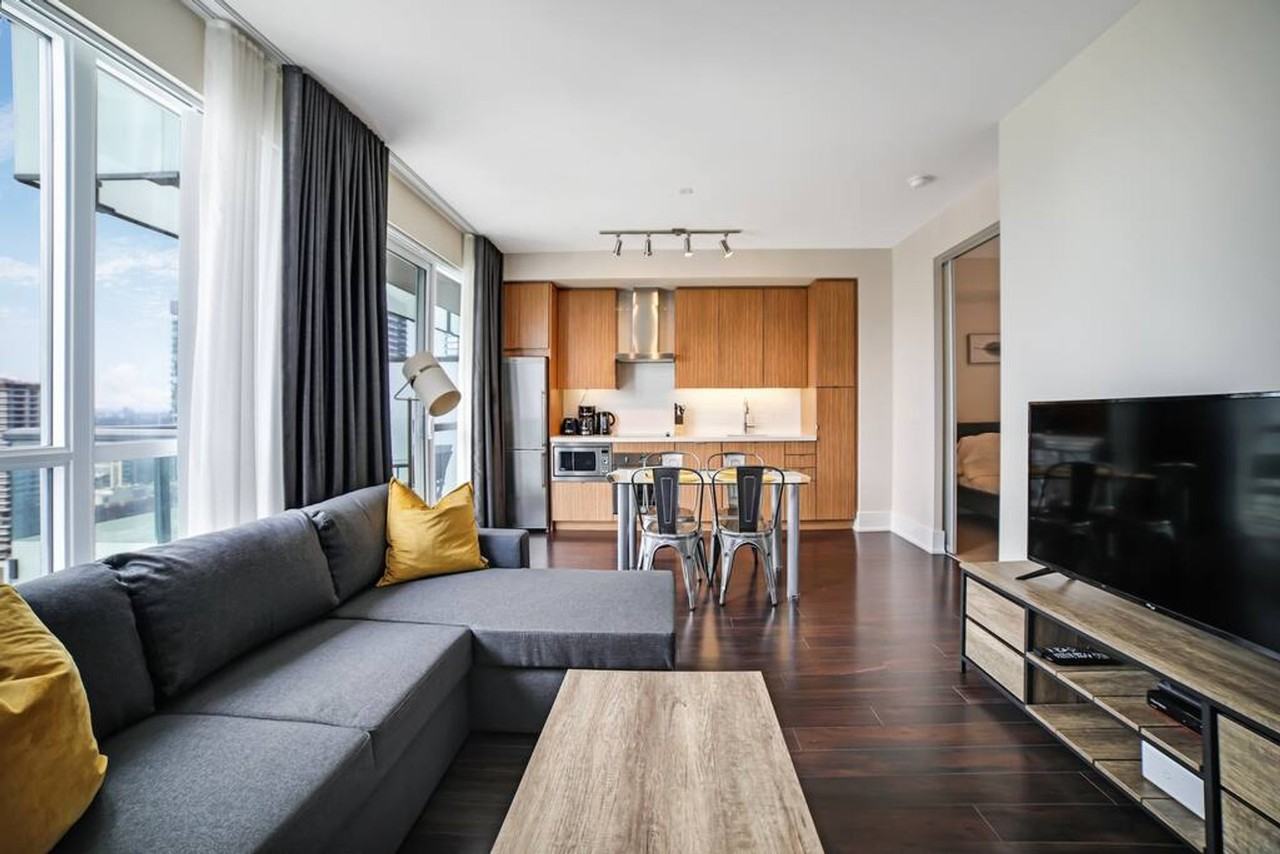 320 Front Street West #1050772P - Photo 2 of 11