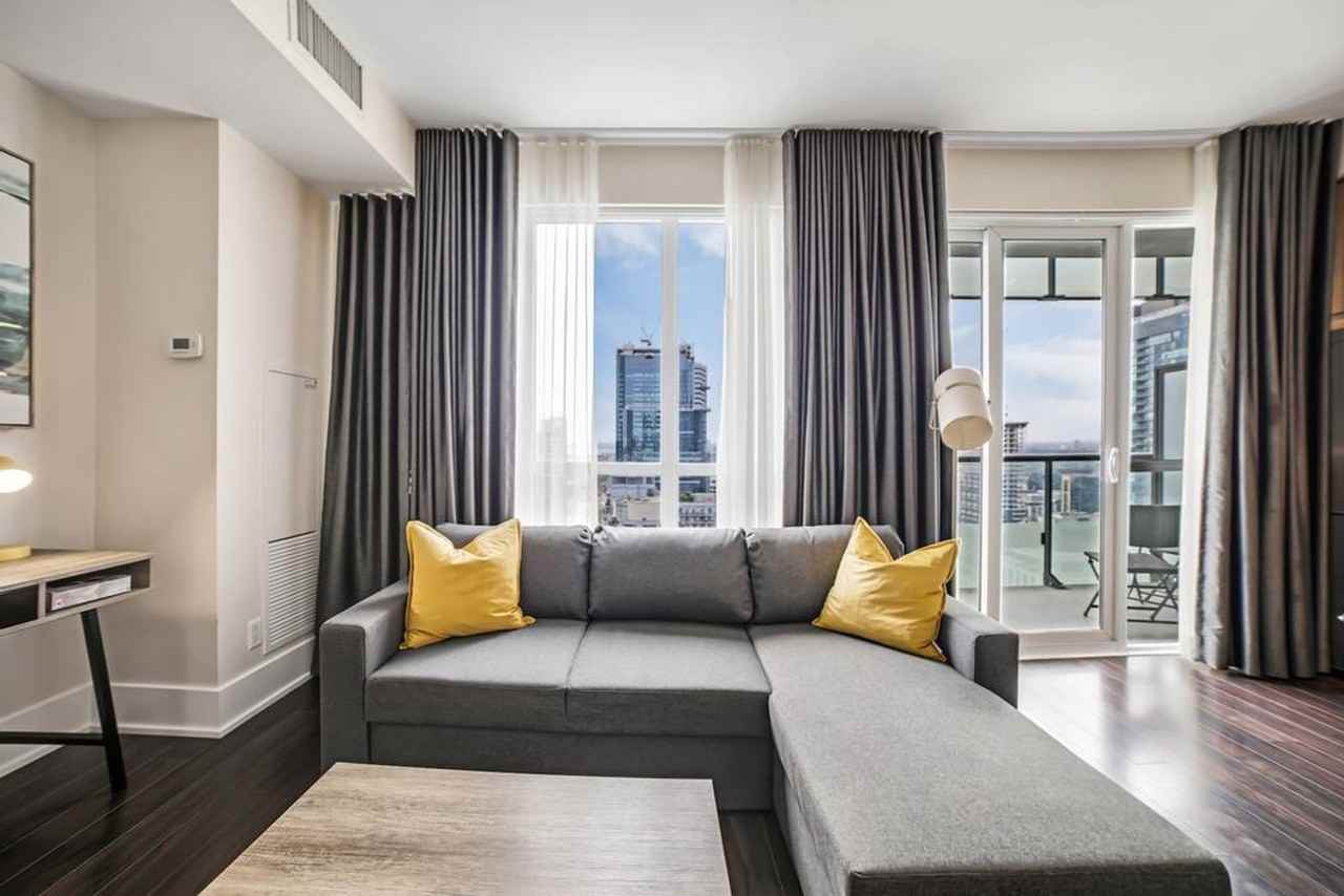 320 Front Street West #1050772P - Photo 3 of 11