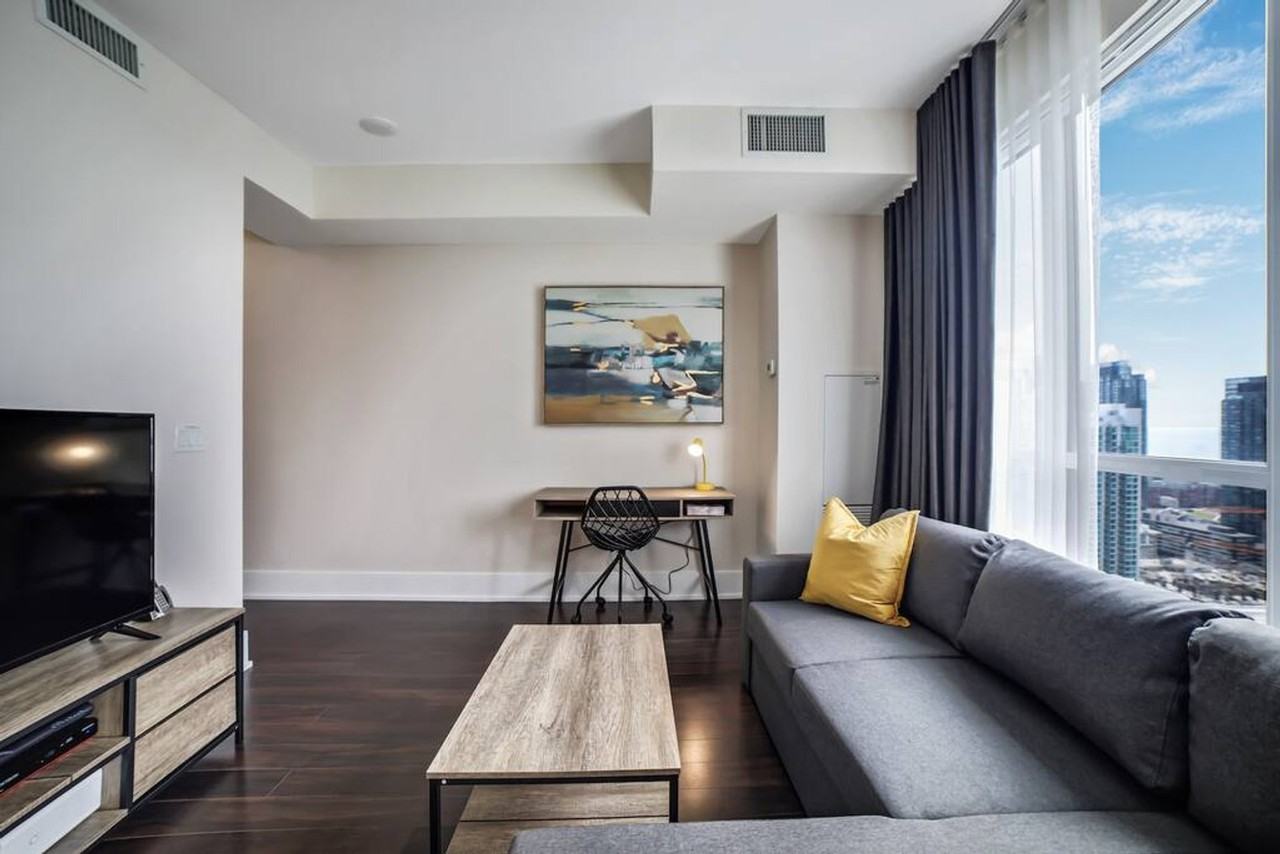 320 Front Street West #1050772P - Photo 4 of 11