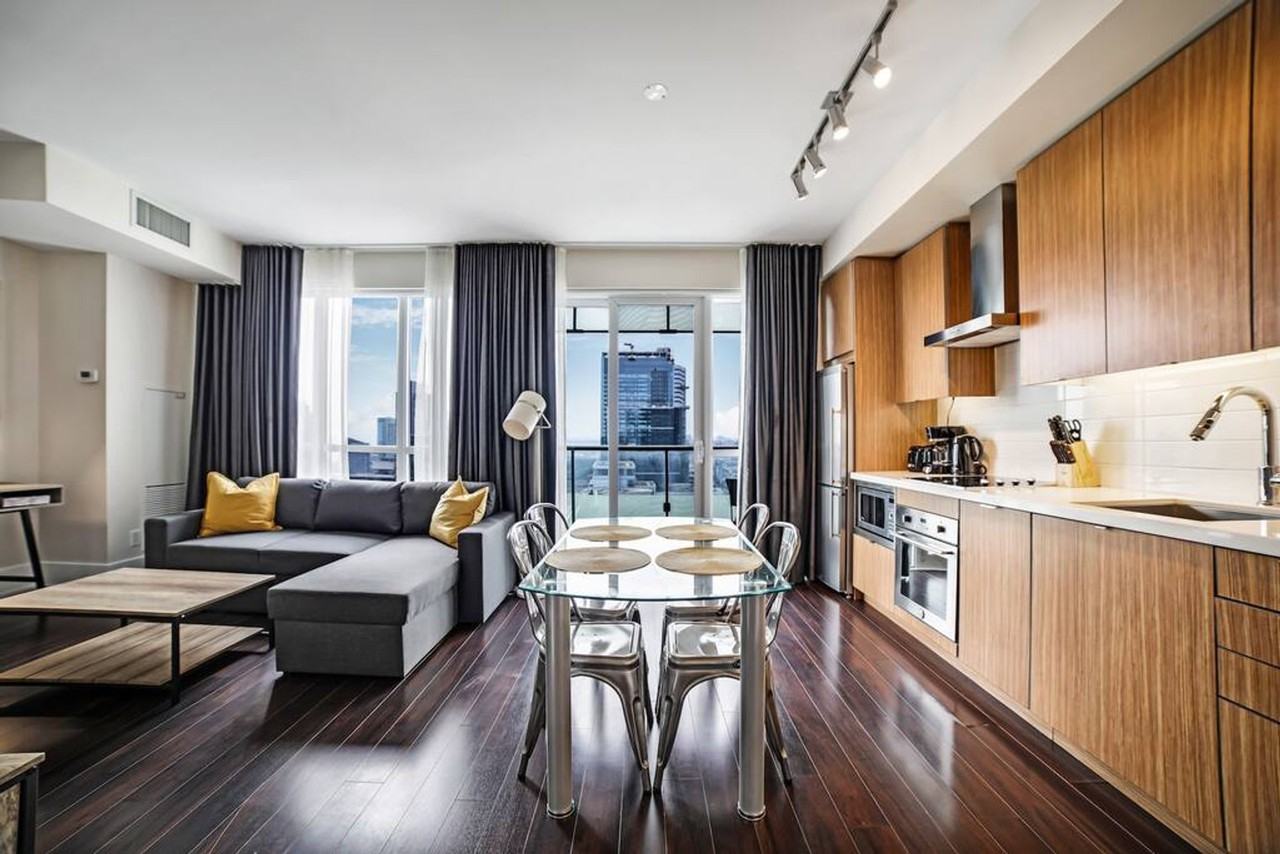 320 Front Street West #1050772P - Photo 5 of 11