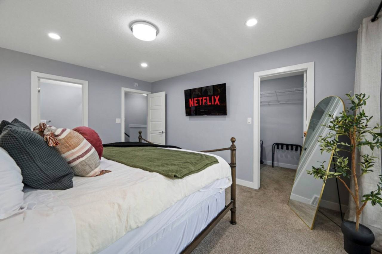 10749 92 St Nw #1308635P - Photo 7 of 50