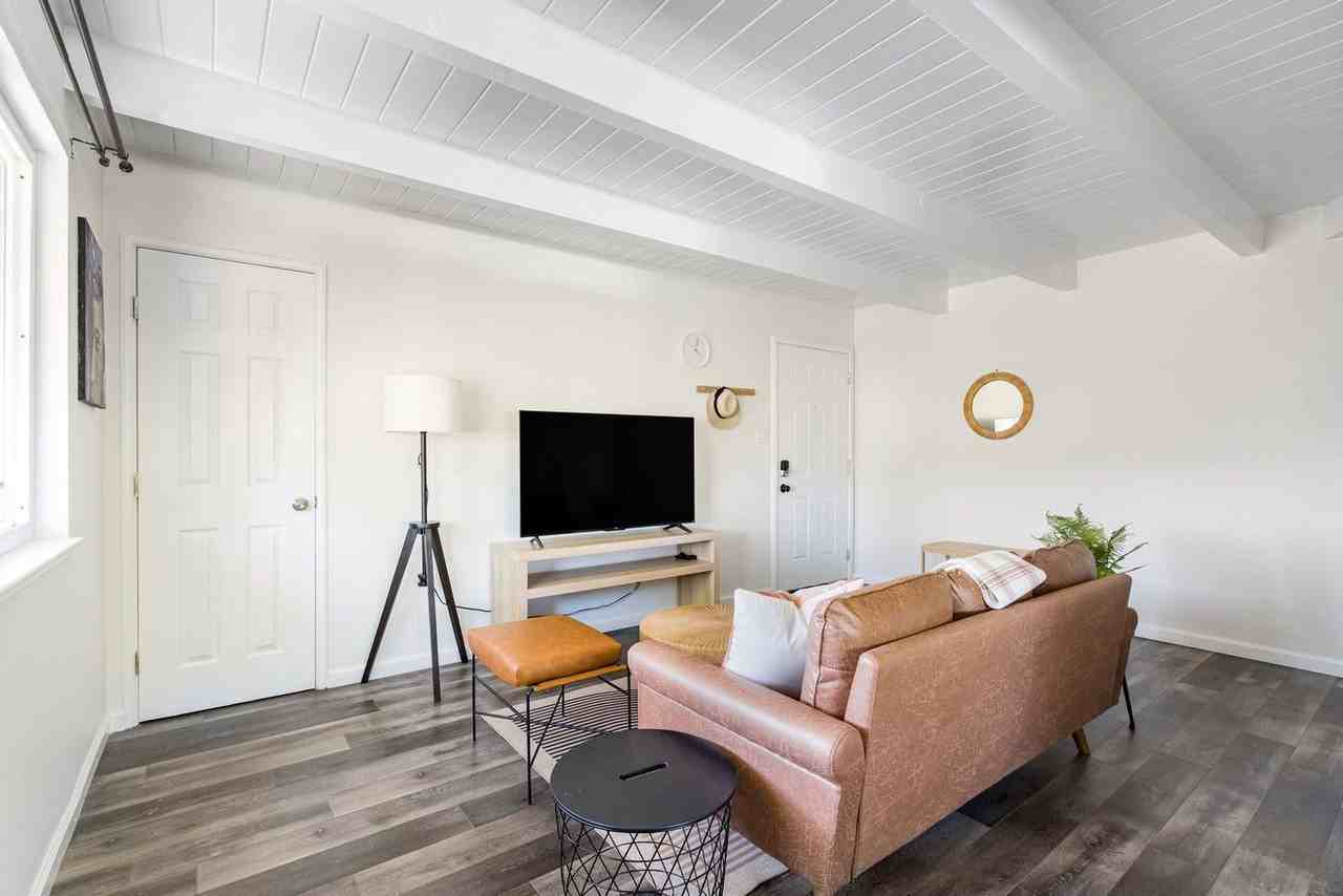 2312 Bonar St #1310766P - Photo 4 of 50