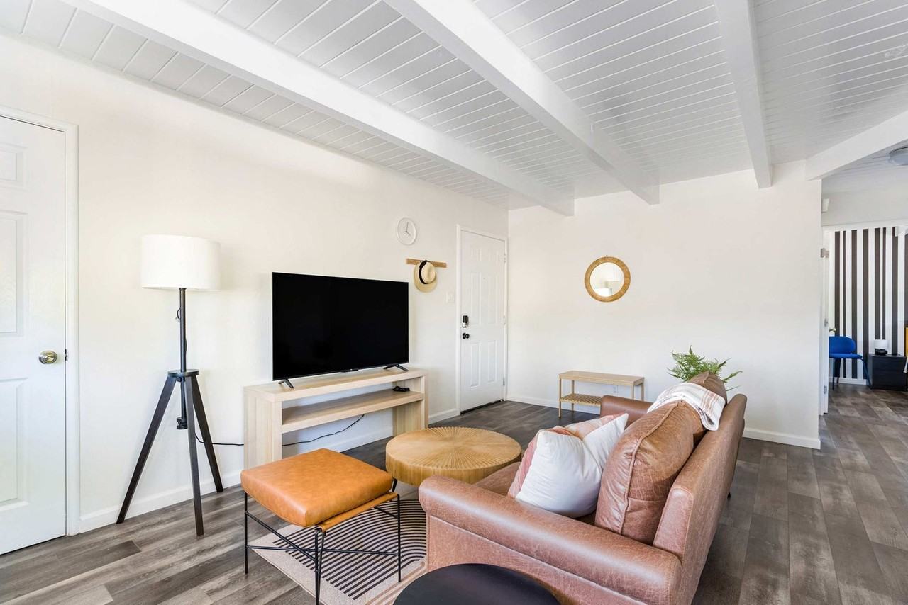 2312 Bonar St #1310766P - Photo 5 of 50