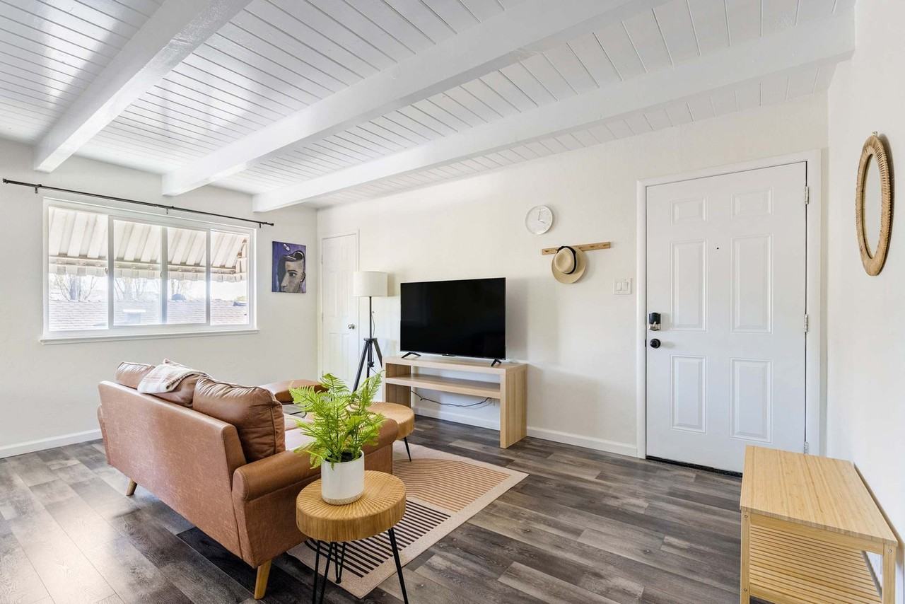 2312 Bonar St #1310766P - Photo 6 of 50
