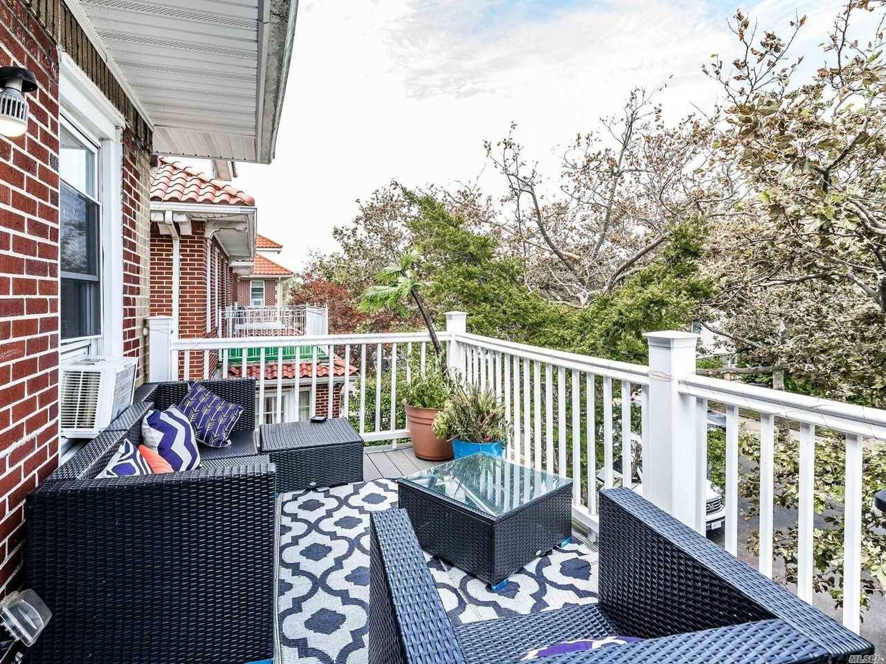 148 West Walnut Street - Photo 3 of 11