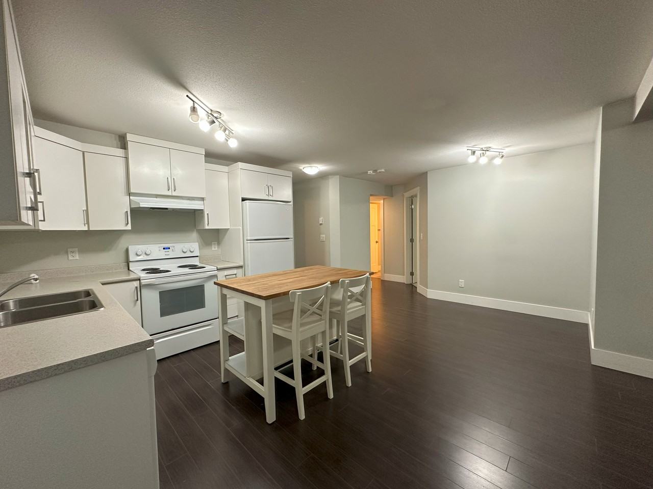 1330 Cooper Court - Photo 3 of 8