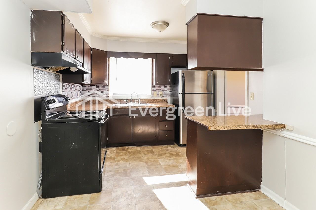 1404 Larchmont Dr - Photo 6 of 16