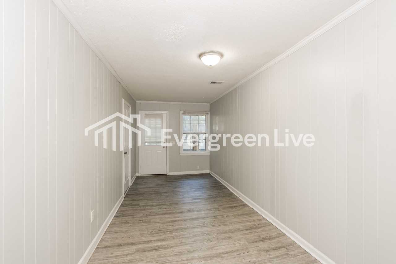 212 Kirkstone Rd - Photo 2 of 15
