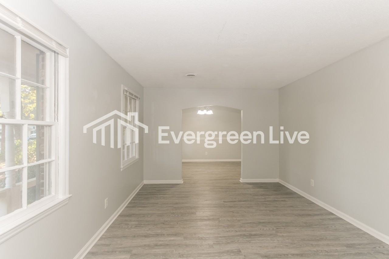212 Kirkstone Rd - Photo 3 of 15