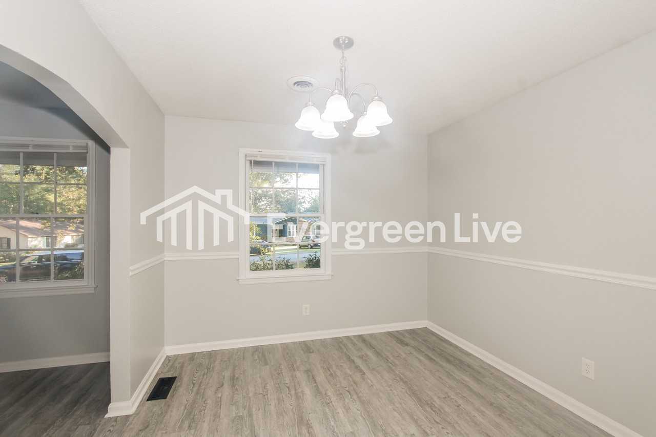 212 Kirkstone Rd - Photo 4 of 15
