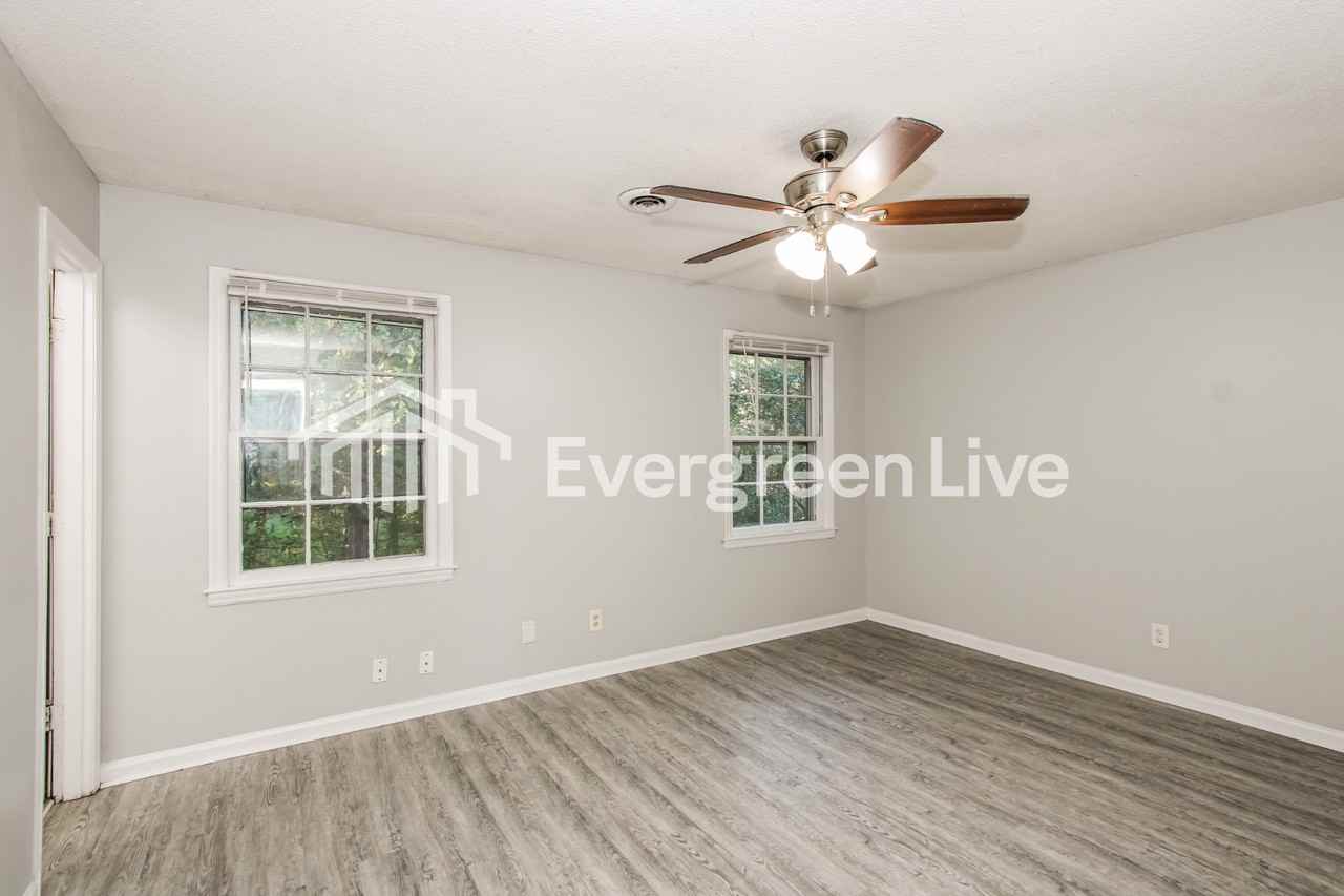 212 Kirkstone Rd - Photo 7 of 15