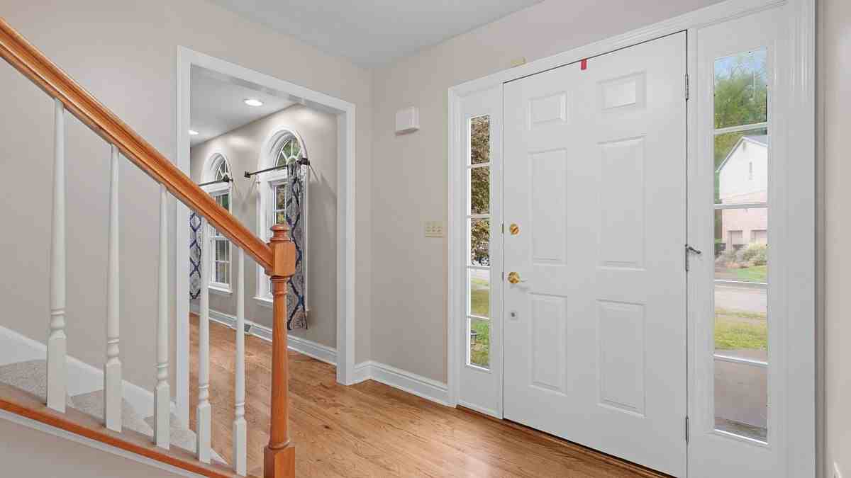 8310 Reagan Dr - Photo 2 of 33
