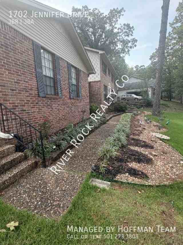 1702 Jennifer Dr - Photo 2 of 19