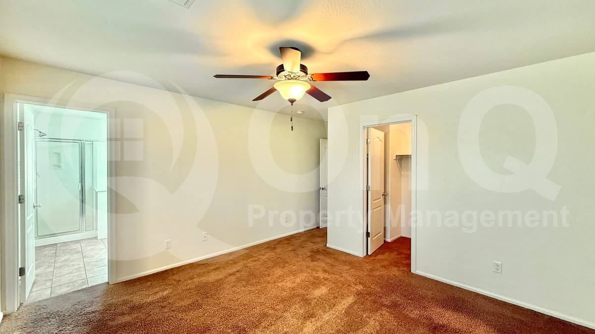 940 S Hawk Ln - Photo 4 of 10