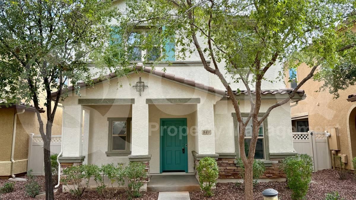 940 S Hawk Ln - Photo 5 of 10