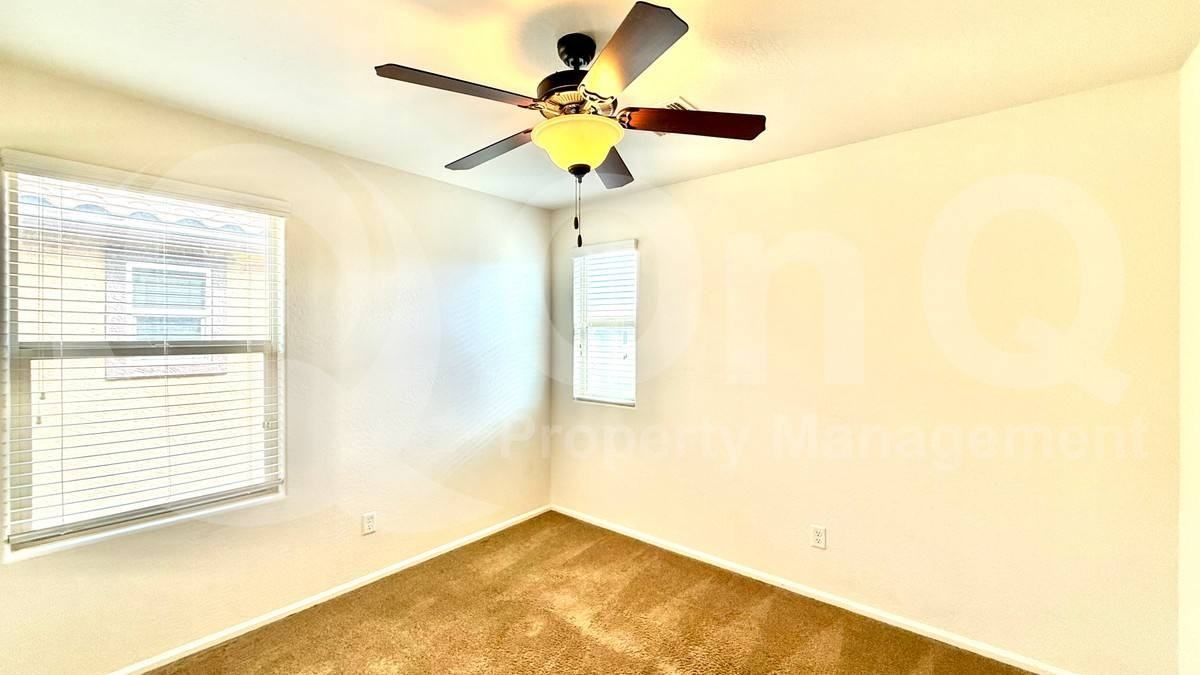 940 S Hawk Ln - Photo 6 of 10