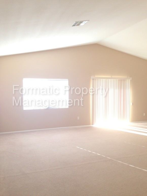 1719 Tee Time Ave - Photo 2 of 10