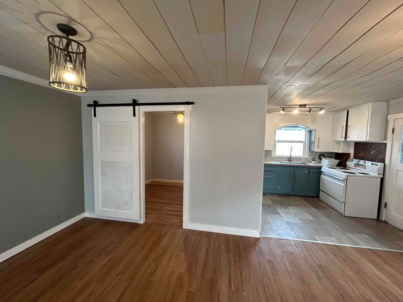 2310 S Grant Ave - Photo 2 of 18