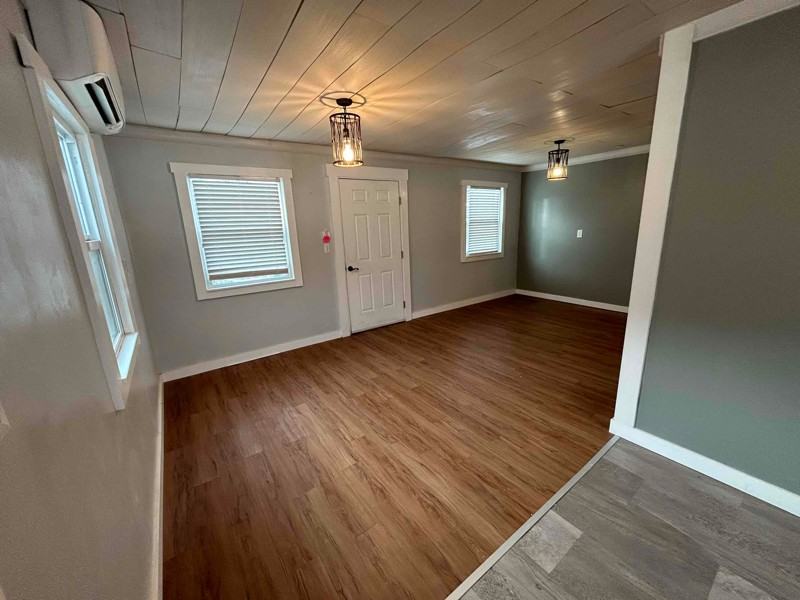 2310 S Grant Ave - Photo 3 of 18