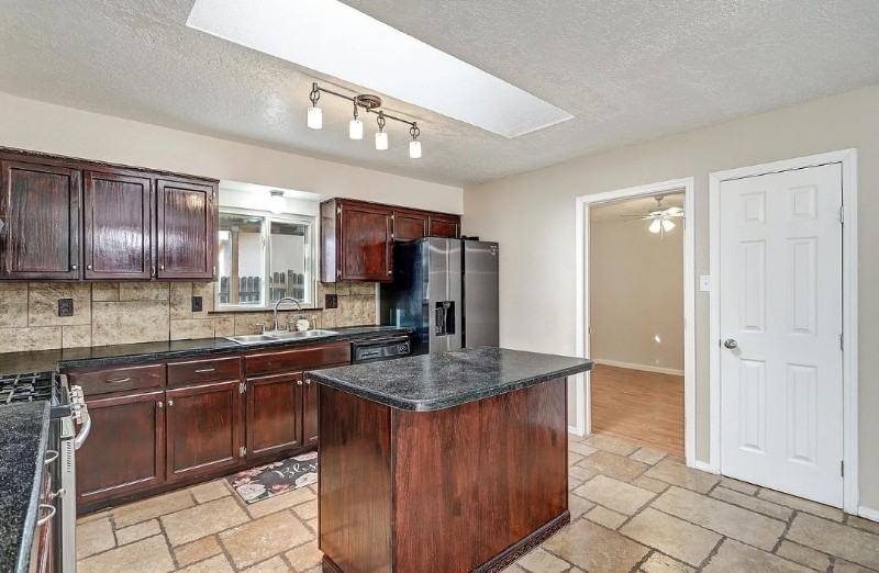 1143 Cordoba St - Photo 2 of 20
