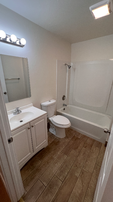 1142 N Broadway #3 - Photo 6 of 8